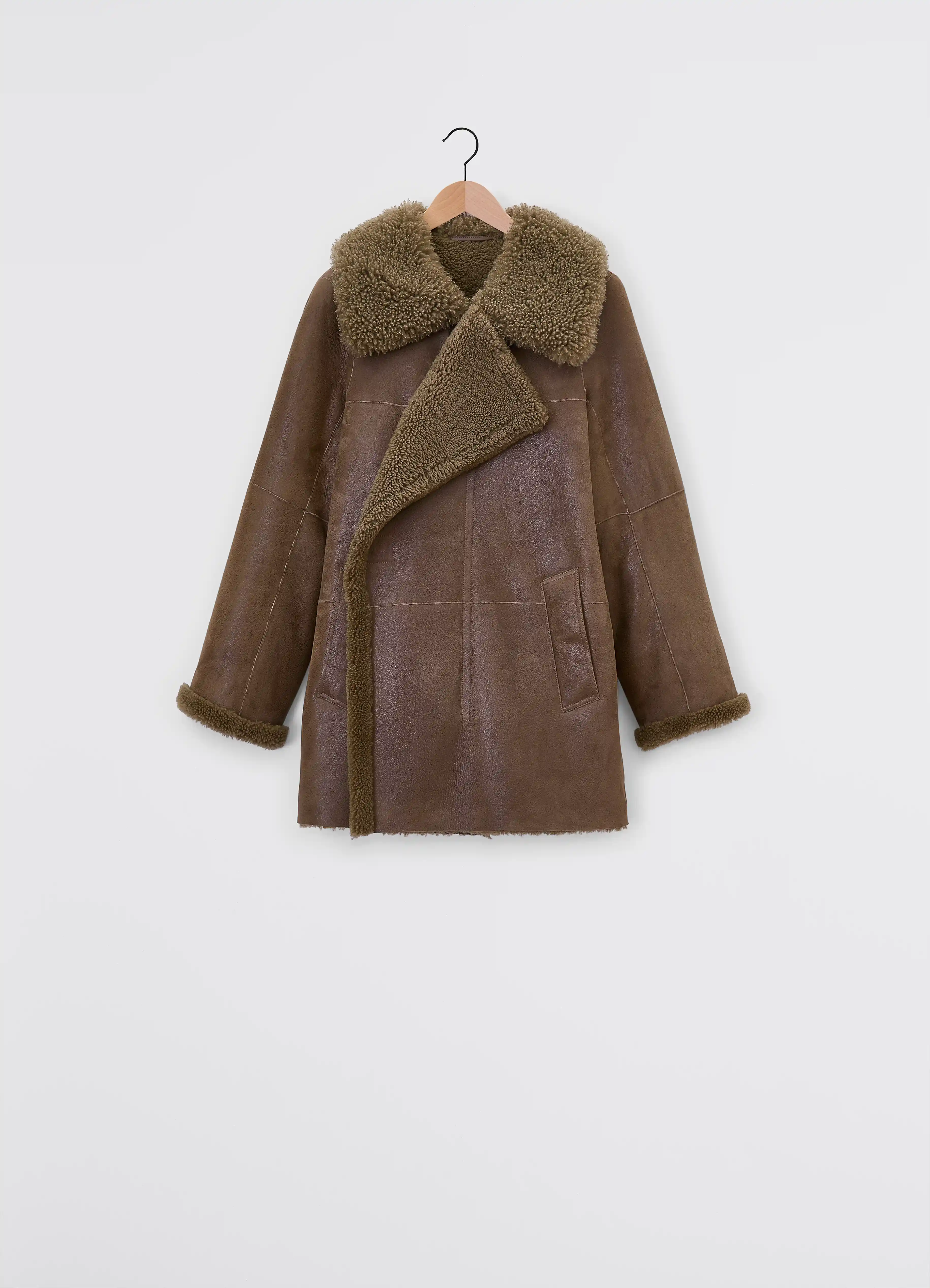 ASYMMETRICAL SHEARLING COAT IN LEATHER - Image 4