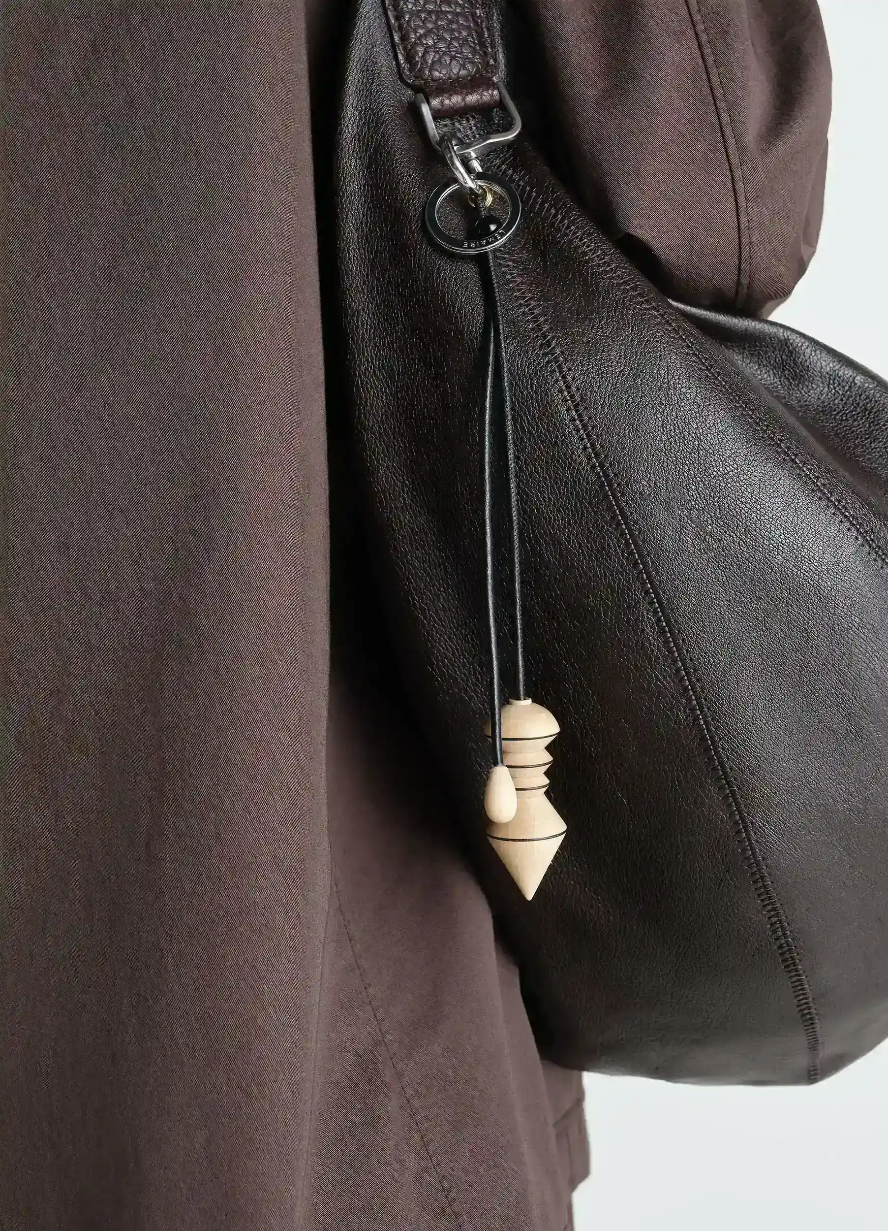PENDULUM BAG CHARM IN WOOD - Image 2