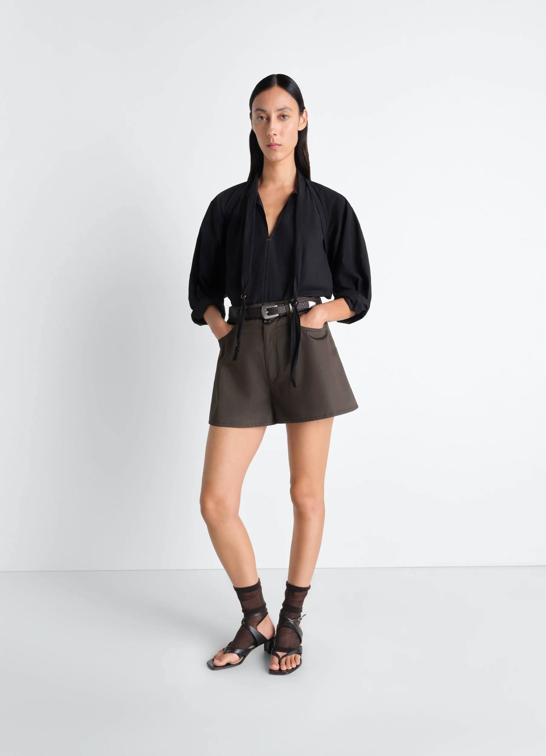 SHORTS IN COTTON TWILL