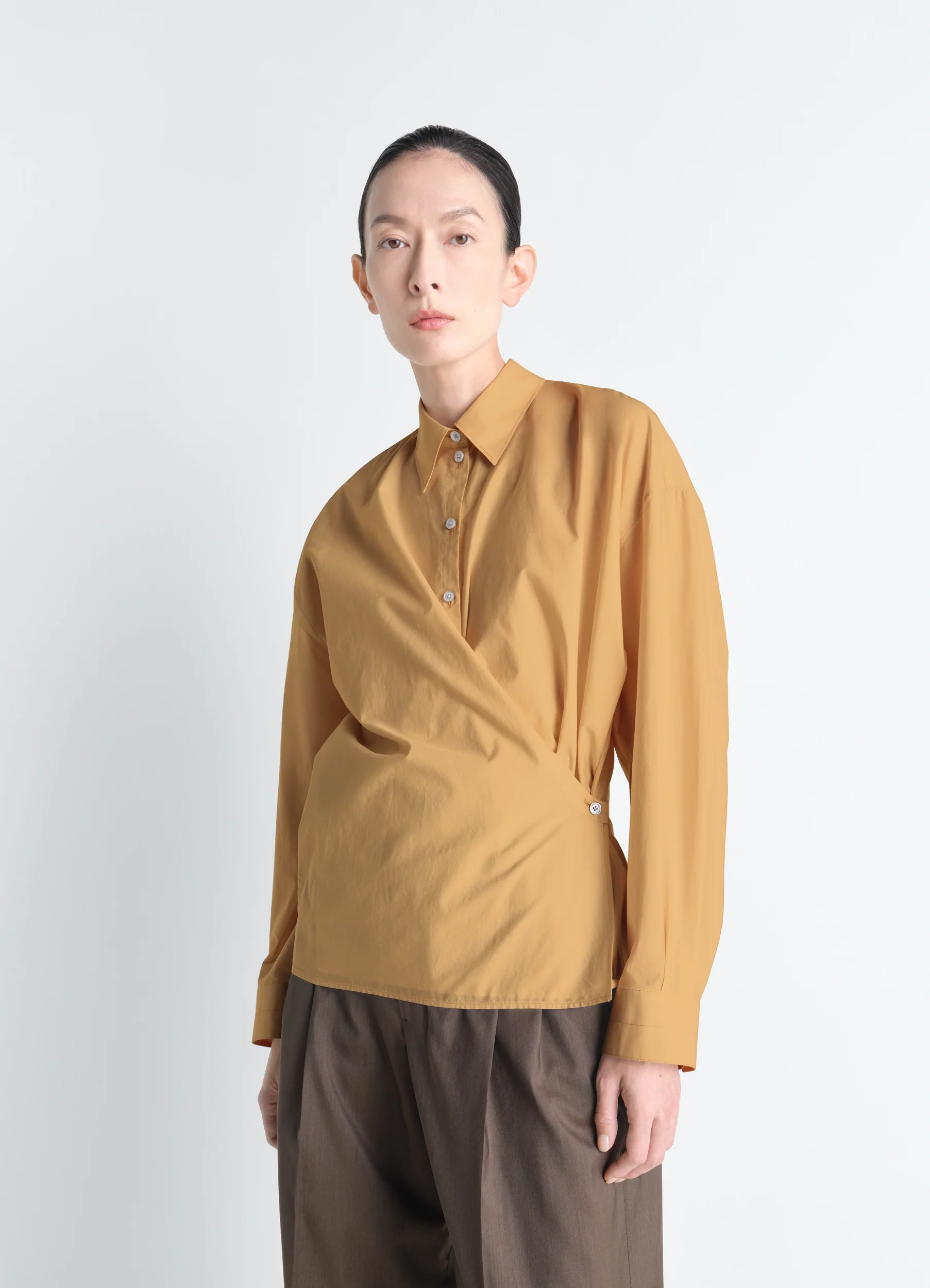 STRAIGHT COLLAR TWISTED SHIRT IN WASHED COTTON SILK
