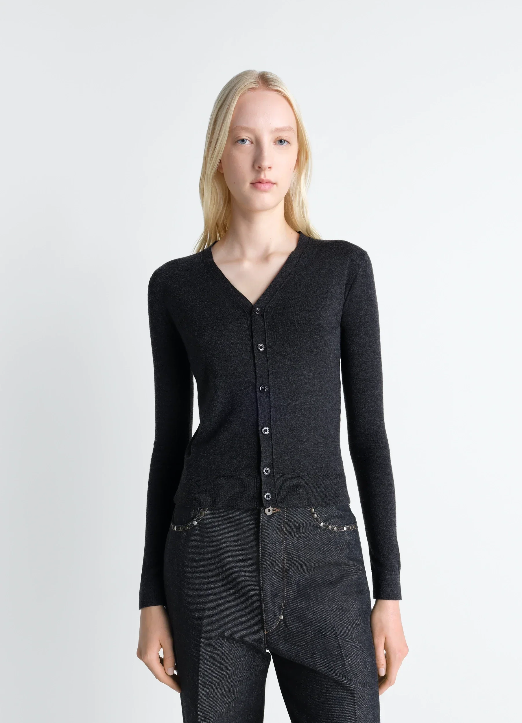 V NECK BUTTONED CARDIGAN IN FINE WOOL