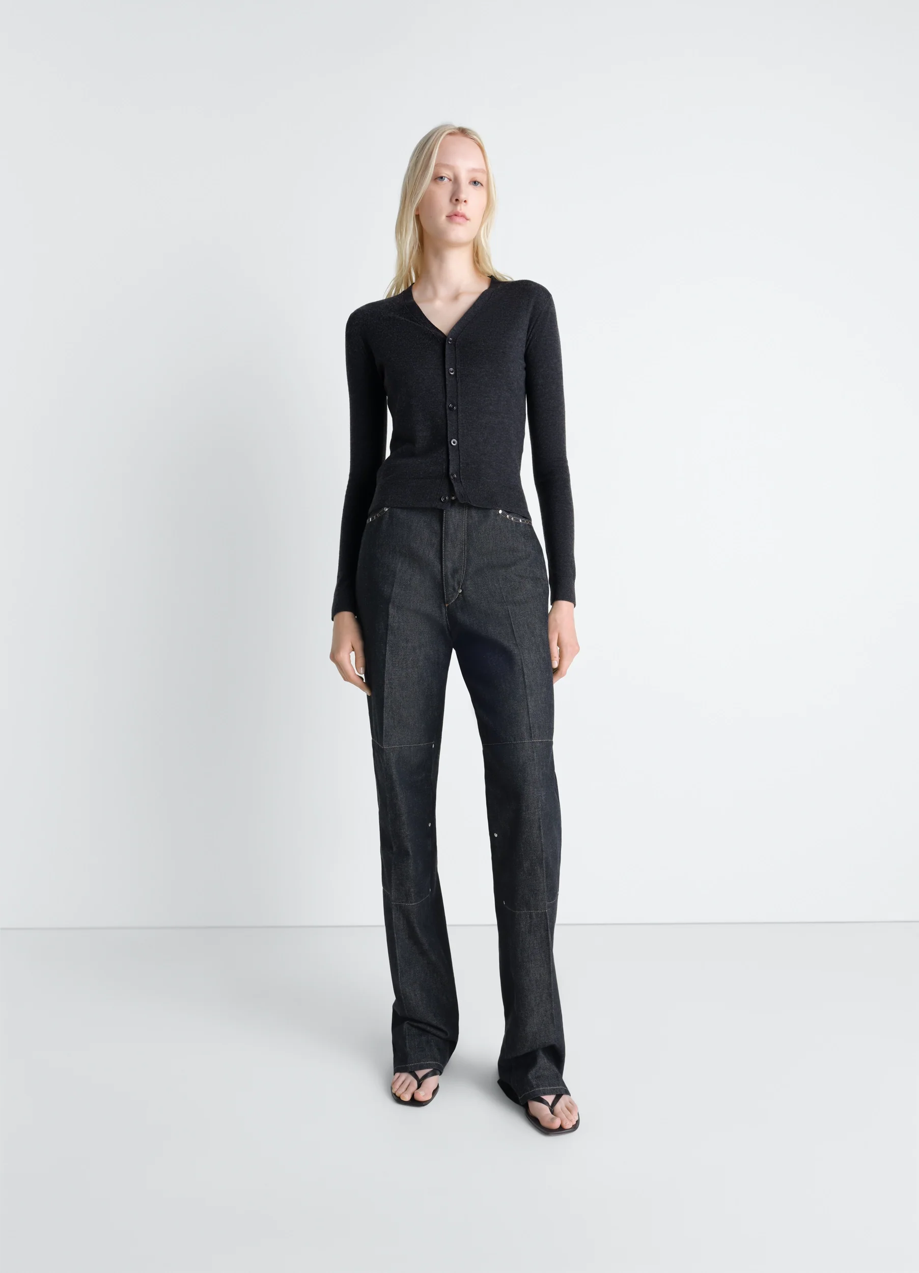 V NECK BUTTONED CARDIGAN IN FINE WOOL - Image 2
